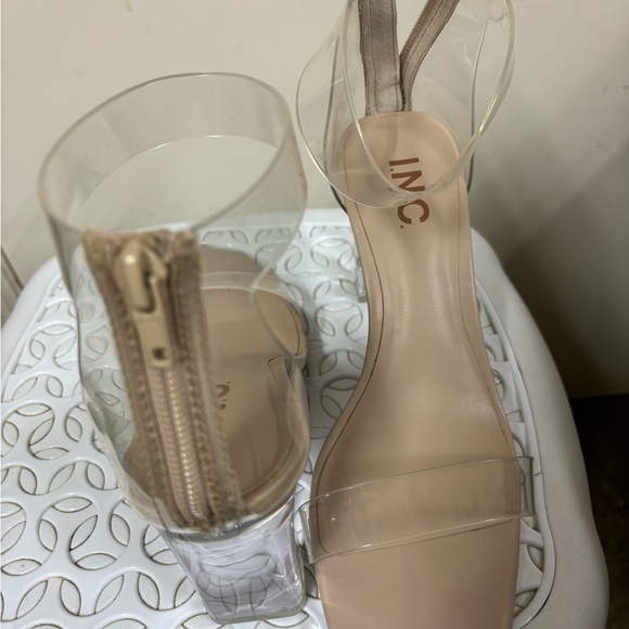 Beautiful see-thru or ghost block heel vinyl. - Picture 3 of 6